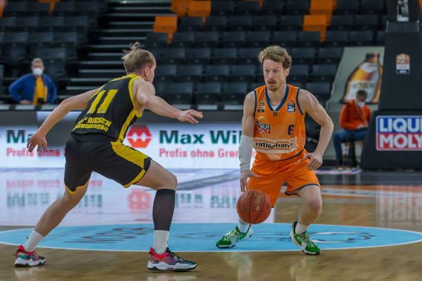 伤虽不如膝 伤虽不如膝