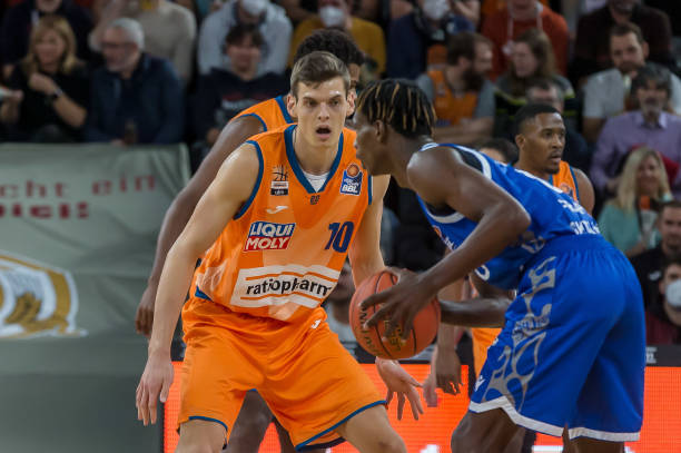 超联赛的两 超联赛的两