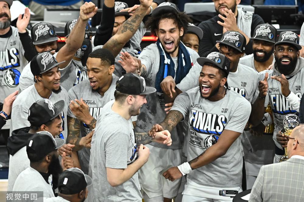 容与镇定 容与镇定